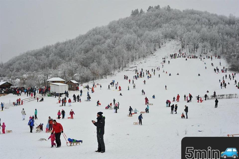 Вилла Ruralna Kuca Za Odmor Lika Lovinac  Экстерьер фото