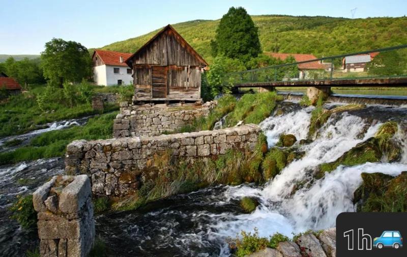 Вилла Ruralna Kuca Za Odmor Lika Lovinac  Экстерьер фото