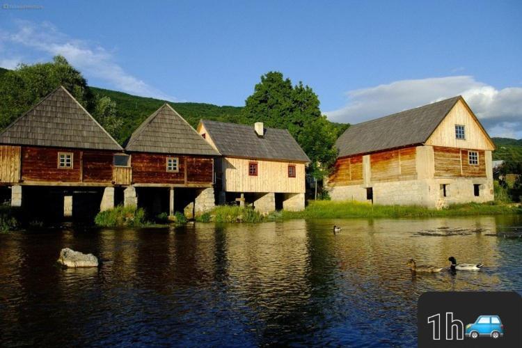Вилла Ruralna Kuca Za Odmor Lika Lovinac  Экстерьер фото